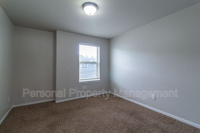 Building Photo - 1413 NE 83rd Dr