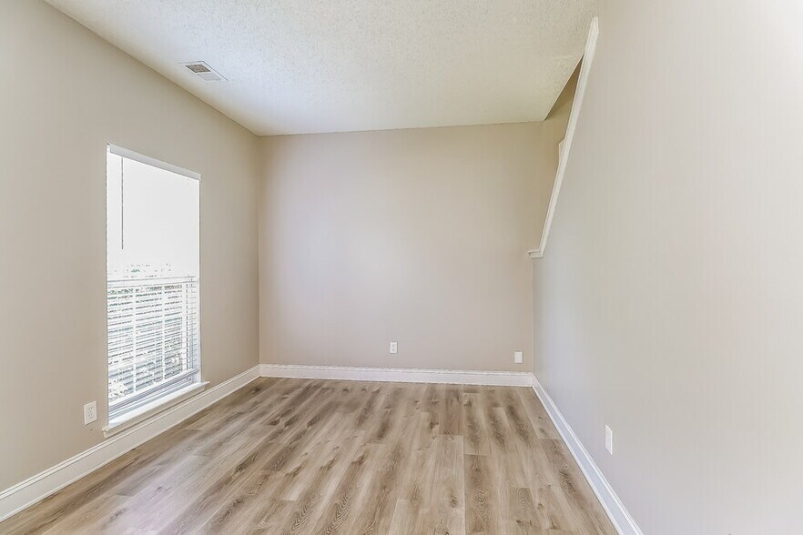 Building Photo - 1712 Silverberry Ct