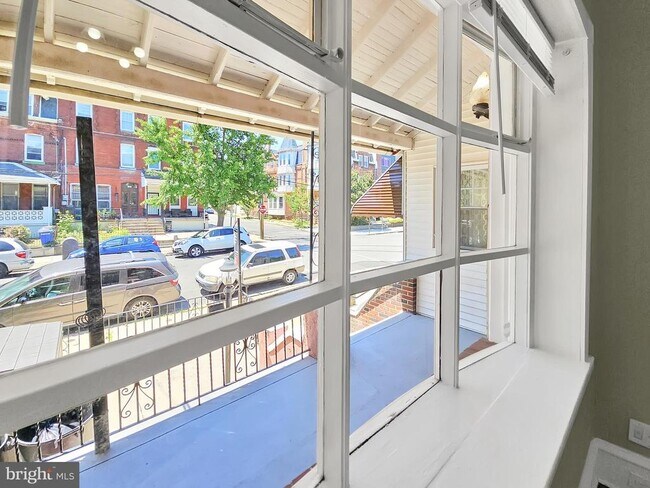 Building Photo - 637 N 32nd St