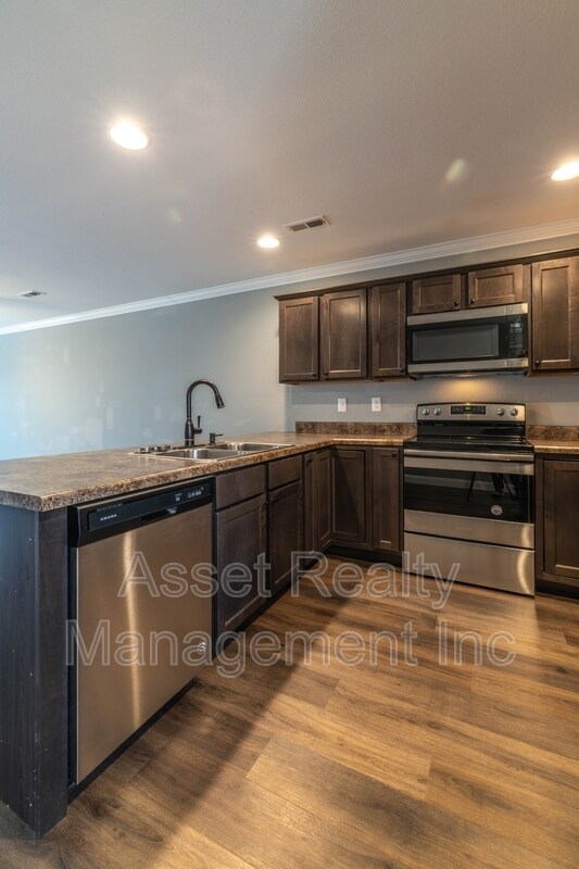 Building Photo - 924 Warrior Hill Dr