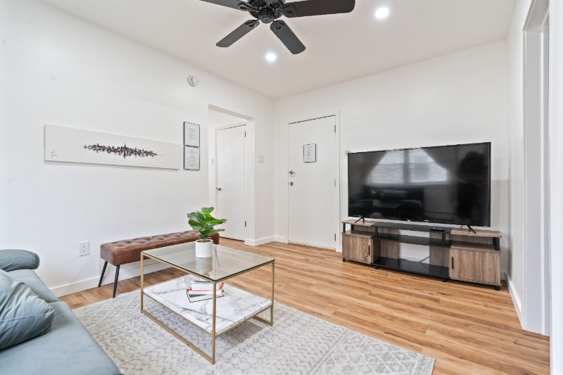 Building Photo - 1622 Union Turnpike