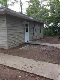 Building Photo - 2 Bedroom House in Wakulla Gardens