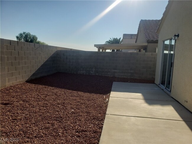 Building Photo - 2324 High Uintas Dr