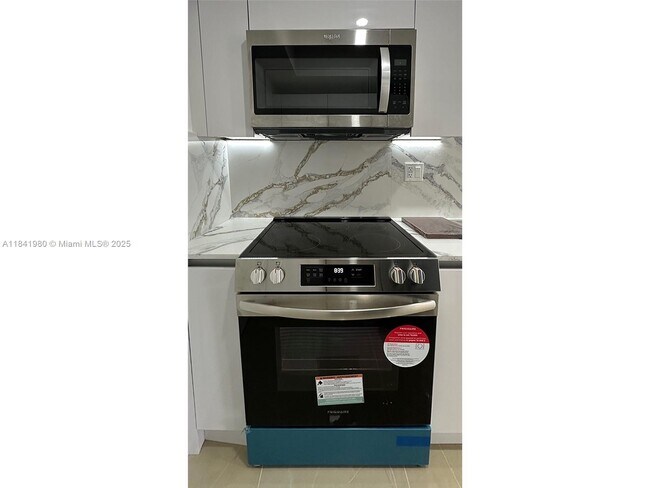 Building Photo - 18071 Biscayne Blvd