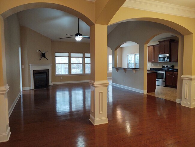 Building Photo - Beautiful, Corner Lot,  Ranch Style home l...