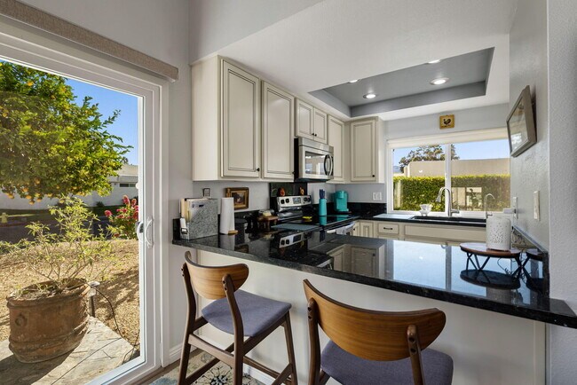 Building Photo - 6071 Hazeltine Plaza