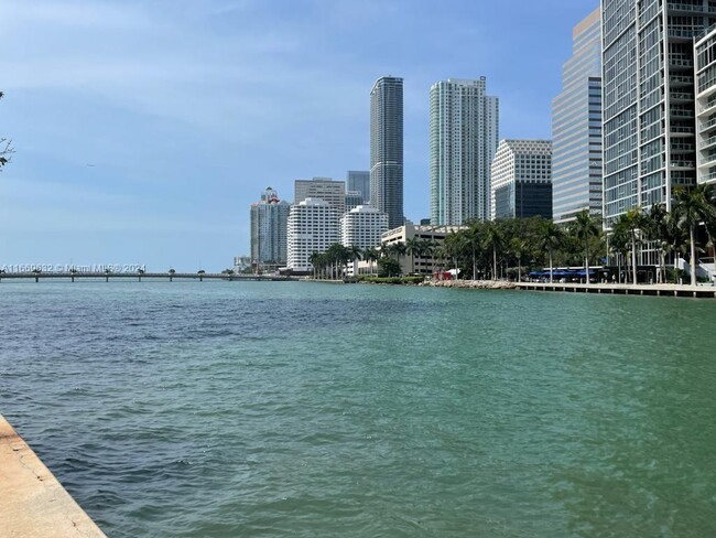 Building Photo - 801 Brickell Key Blvd