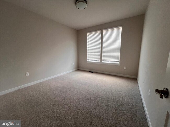 Building Photo - 44625 Wolfhound Sq