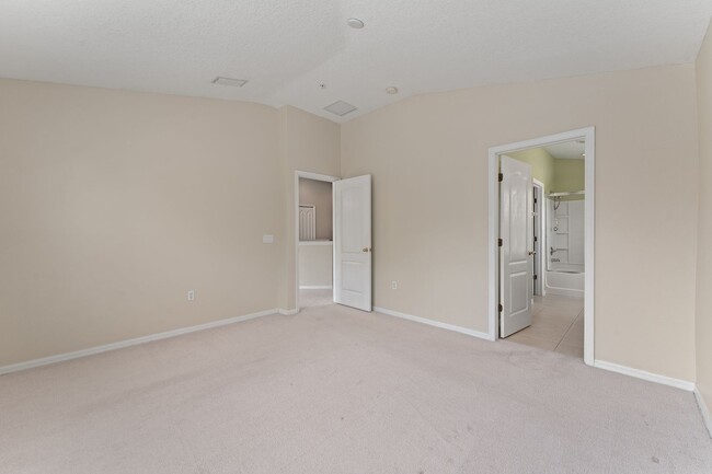 Building Photo - Nice 2/2 Condo w/Garage in Villas of East ...