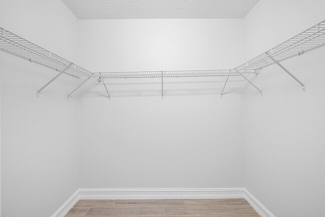 Building Photo - 8845 Sandy Crest Ln