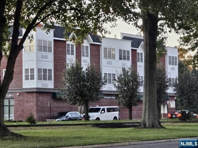 Building Photo - 10 Madison Ave