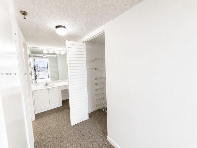 Building Photo - 290 174th St