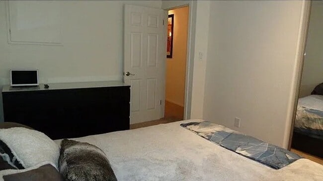 Building Photo - Two Story 2 Bed 1 Bath Condo In Central Boulder w/Brand New Kitchen.