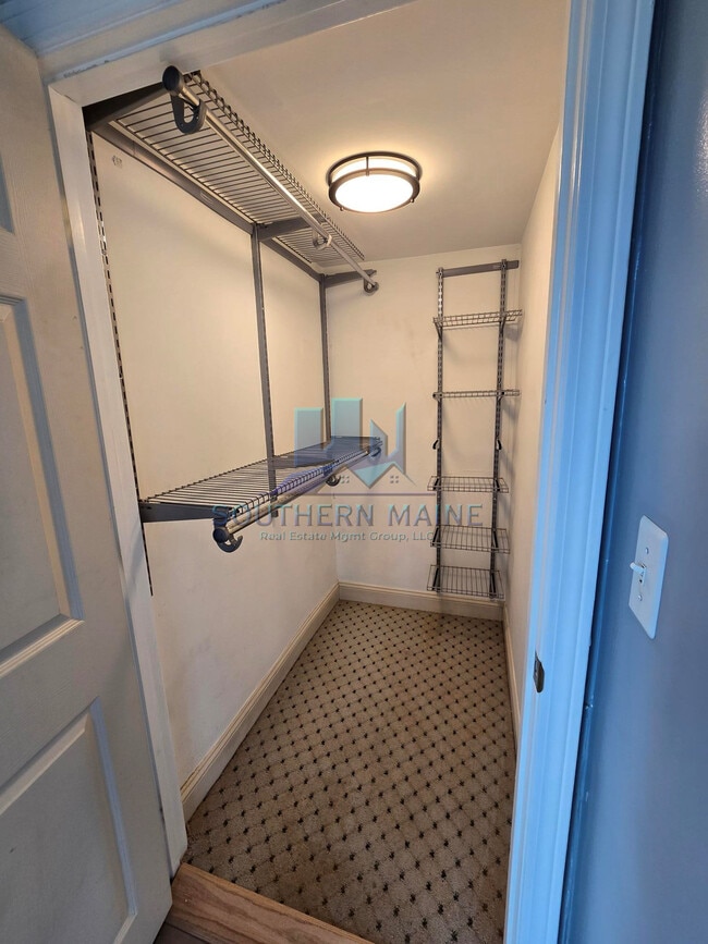 Building Photo - 392 Roosevelt Trail