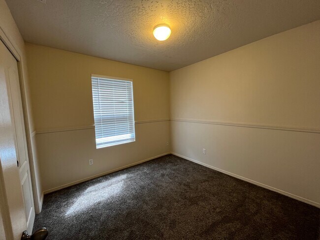 Building Photo - 9690 W Portola Dr