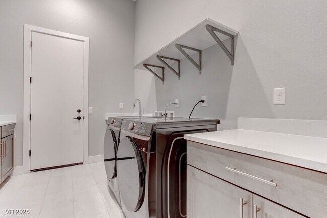 Building Photo - 4778 Outlook Peak St