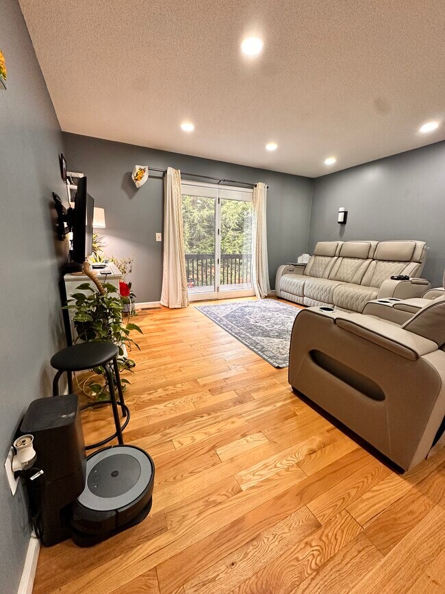 Building Photo - 1805 Mill Pond Dr