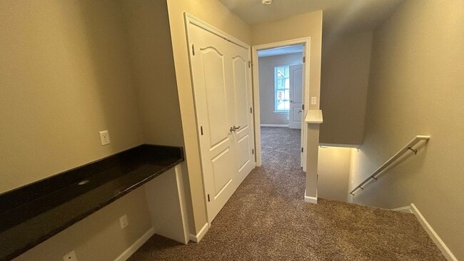 Building Photo - 3 Bedroom Townhouse in Tavern Grove