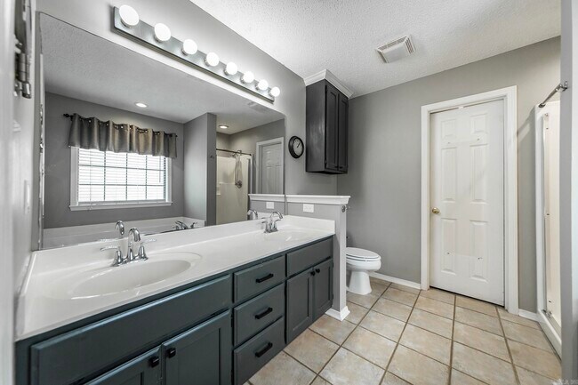 Building Photo - 216 Chantilly Cir