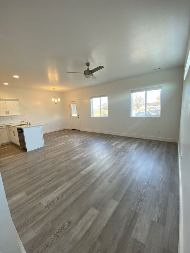 Building Photo - Beautiful 3 Bed, 2.5 Town Home! Available Now! See Our 3D Tour of This Property! Available on Jun...