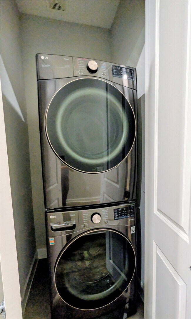 Building Photo - 5116 Pine Reach Dr