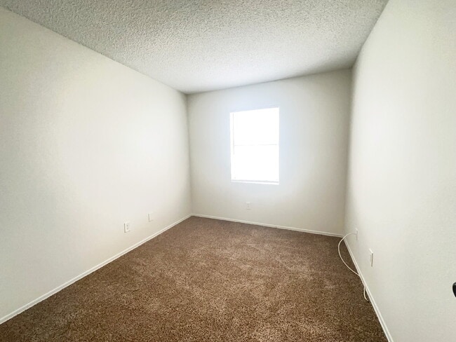 Building Photo - Bright and functional 2-bedroom, 2-bath Condo