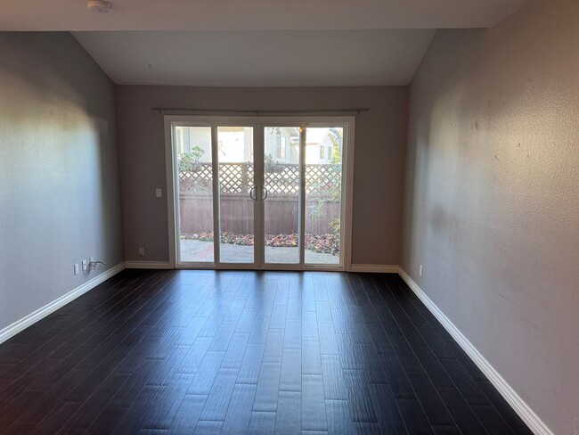 Building Photo - 2 Bedroom 2.5 Bath in the Beautiful City of Corona