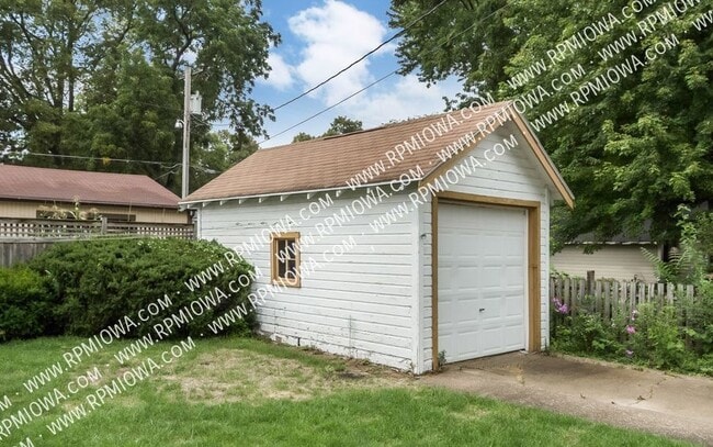 Building Photo - 1007 Wilson Ave