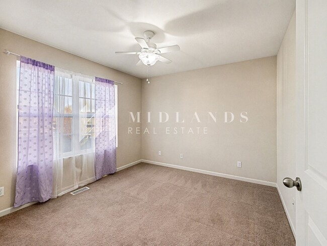 Building Photo - Papillion 2 Story