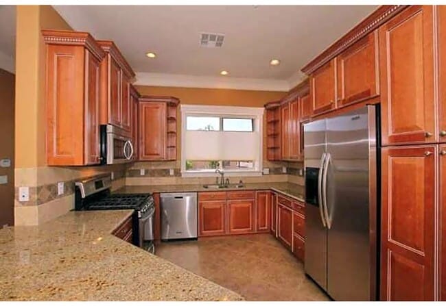 Building Photo - 3 Bed | 3.5 Bath - Biltmore Luxury Townhomes