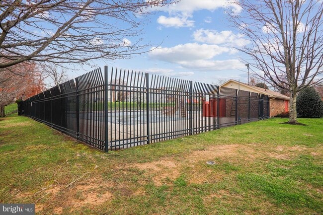 Building Photo - 2970 Schubert Dr