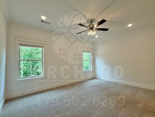 Building Photo - Single-Family Home- 2 Bed/ 2 Bath w/ Hobby...