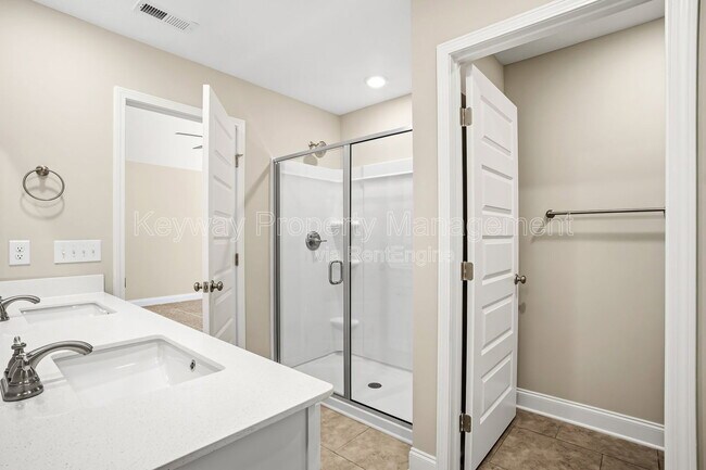 Building Photo - 3133 Venetian Dr