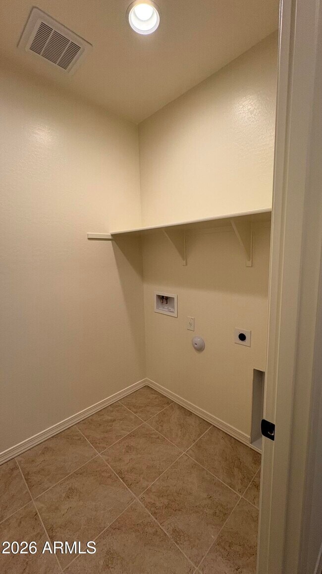 Building Photo - 5602 W Mauna Loa Ln