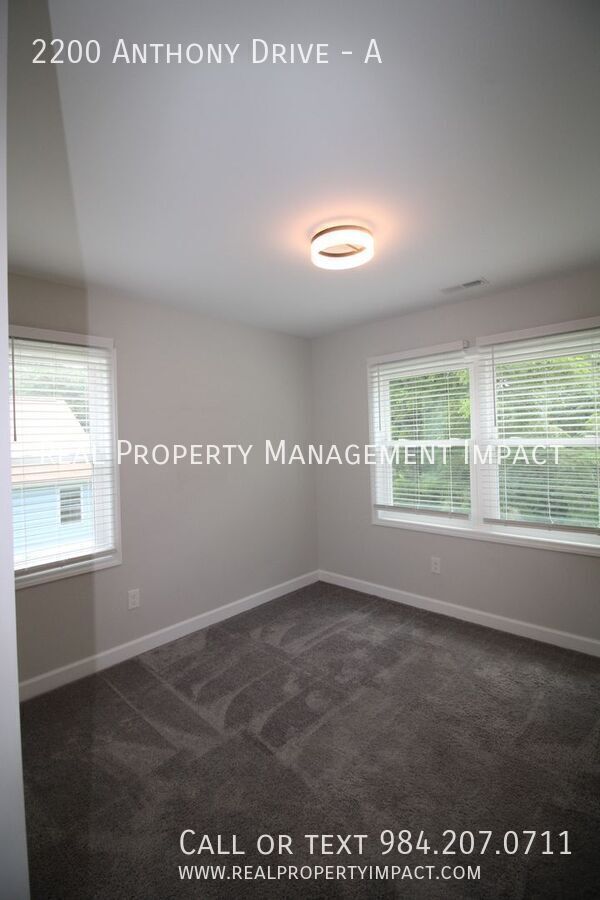 Building Photo - 2200 Anthony Dr