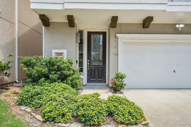 Building Photo - 2021 Cambridge Heights Pl