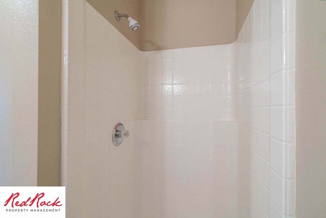 Building Photo - Dog Friendly! Great 2 Bedroom, 2 Bathroom ...