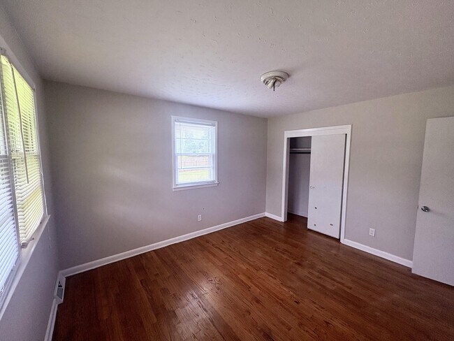 Building Photo - 406 Forest Grove Ave