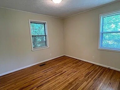 Bedroom - 404 Ingram Ave W