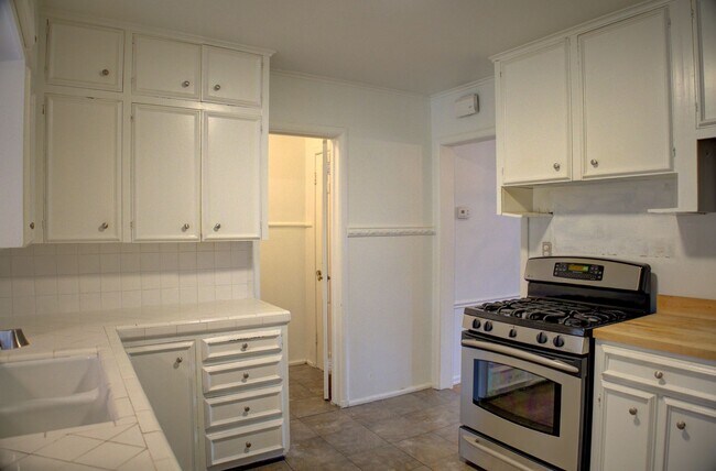 Building Photo - 3-bedroom, 2.5-bath home with mostly hardwood floors