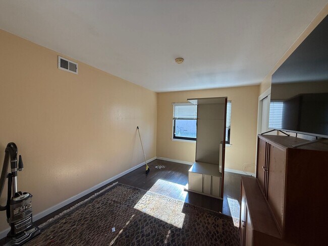 Building Photo - Stunning Fully Furnished 3 Bed-3 Bath Home with Den - Over 2300 Sq Ft.