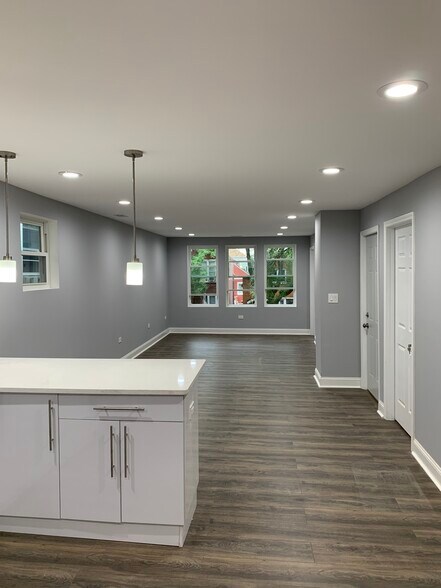 Building Photo - 2251 W Cullerton St