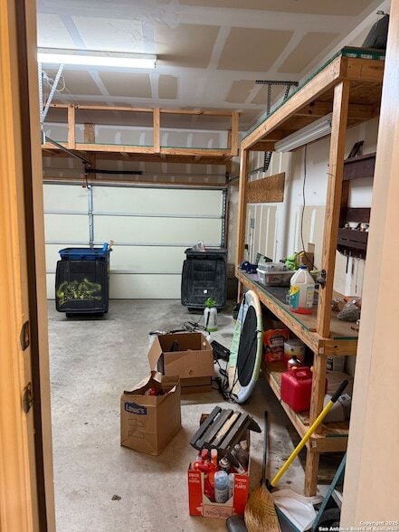 Building Photo - 2055 Trumans Hl