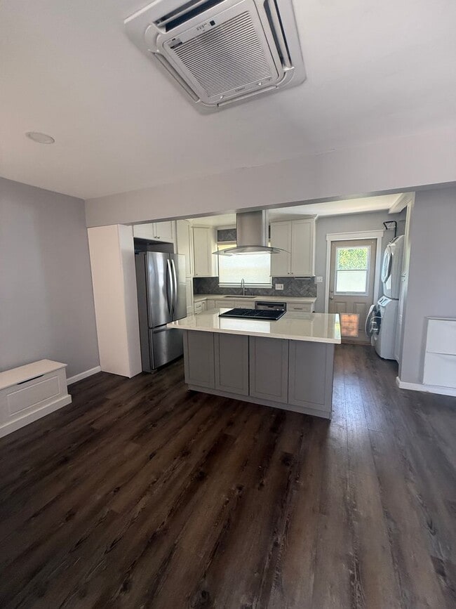 Building Photo - Charming Del Aire Home with A/C, Huge Backyard & Modern Upgrades!