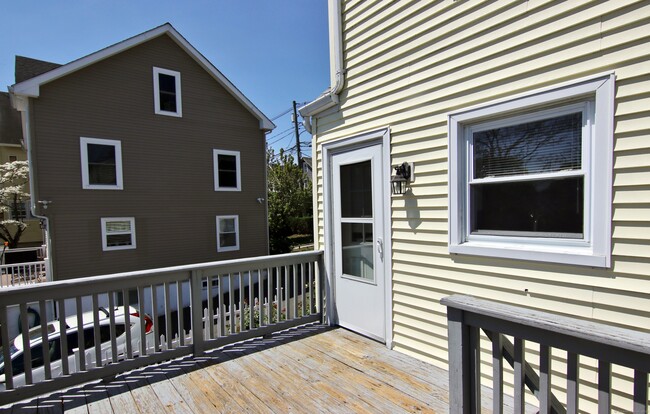 Building Photo - 261 East Ave