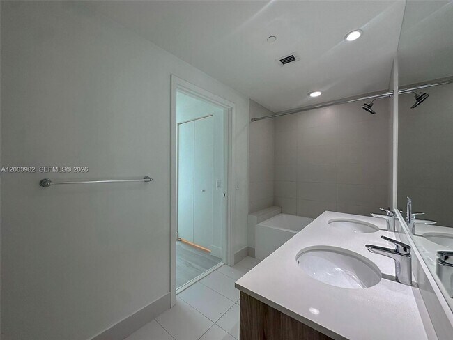 Building Photo - 501 NE 31st St