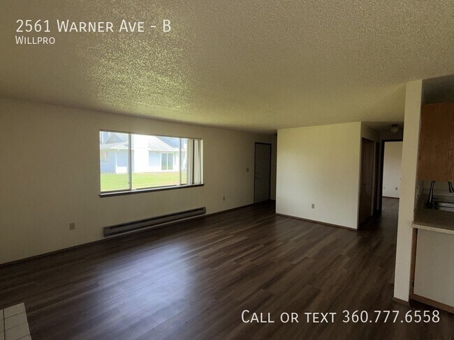 Building Photo - 2561 Warner Ave