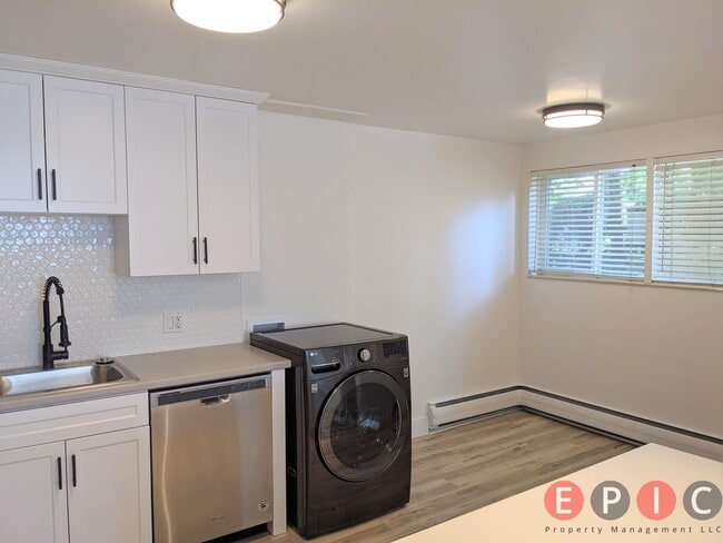 Building Photo - Executive 2 bedroom in the heart of sugarhouse