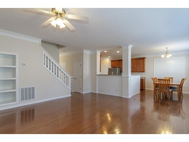 Building Photo - 2043 Sinclair Trce