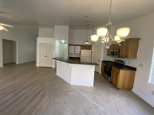 Building Photo - Charming 3-bedroom, 2-bathroom residence in Sagewood at Seven Hills